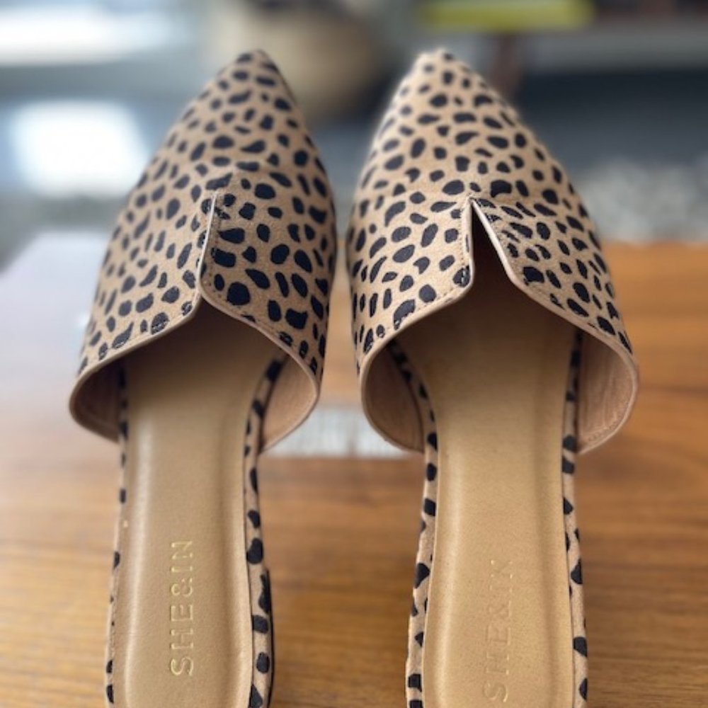Black and tan flats